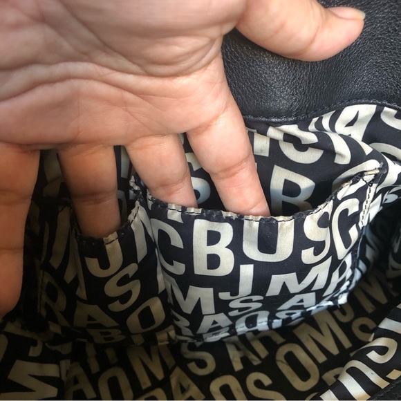 Marc Jacobs Elegant Black large purse with Gold hardware - Picture 12 of 14